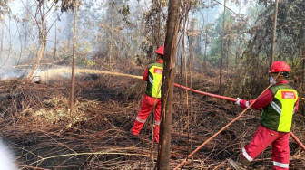 Di Balik Bencana Kabut Asap, Pasukan Pemadam PetroChina Tiap Hari Bantu Satgas Karhutla
